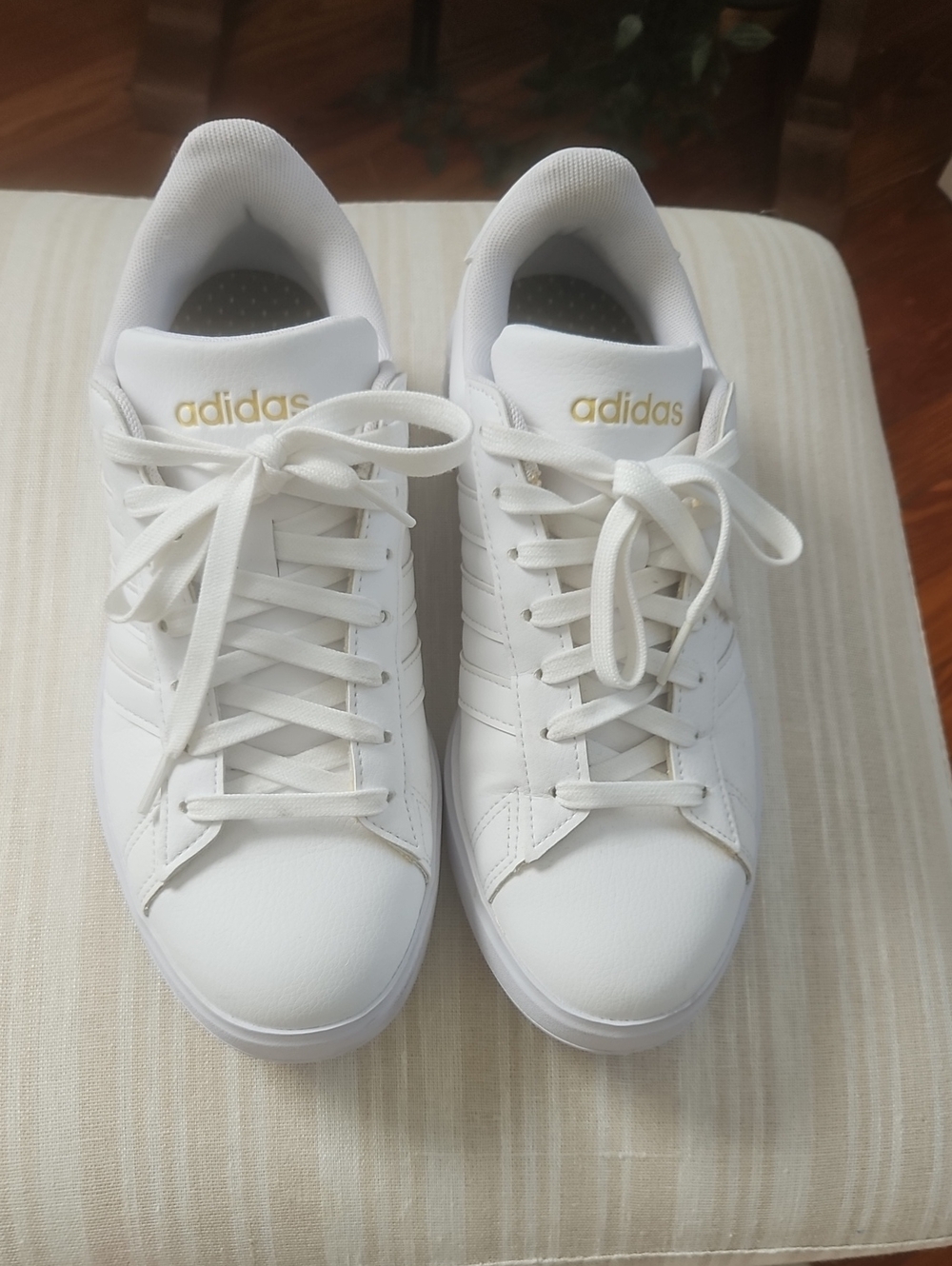 Adidas Grand Court 2.0 Sneakers with Gold Accent-8